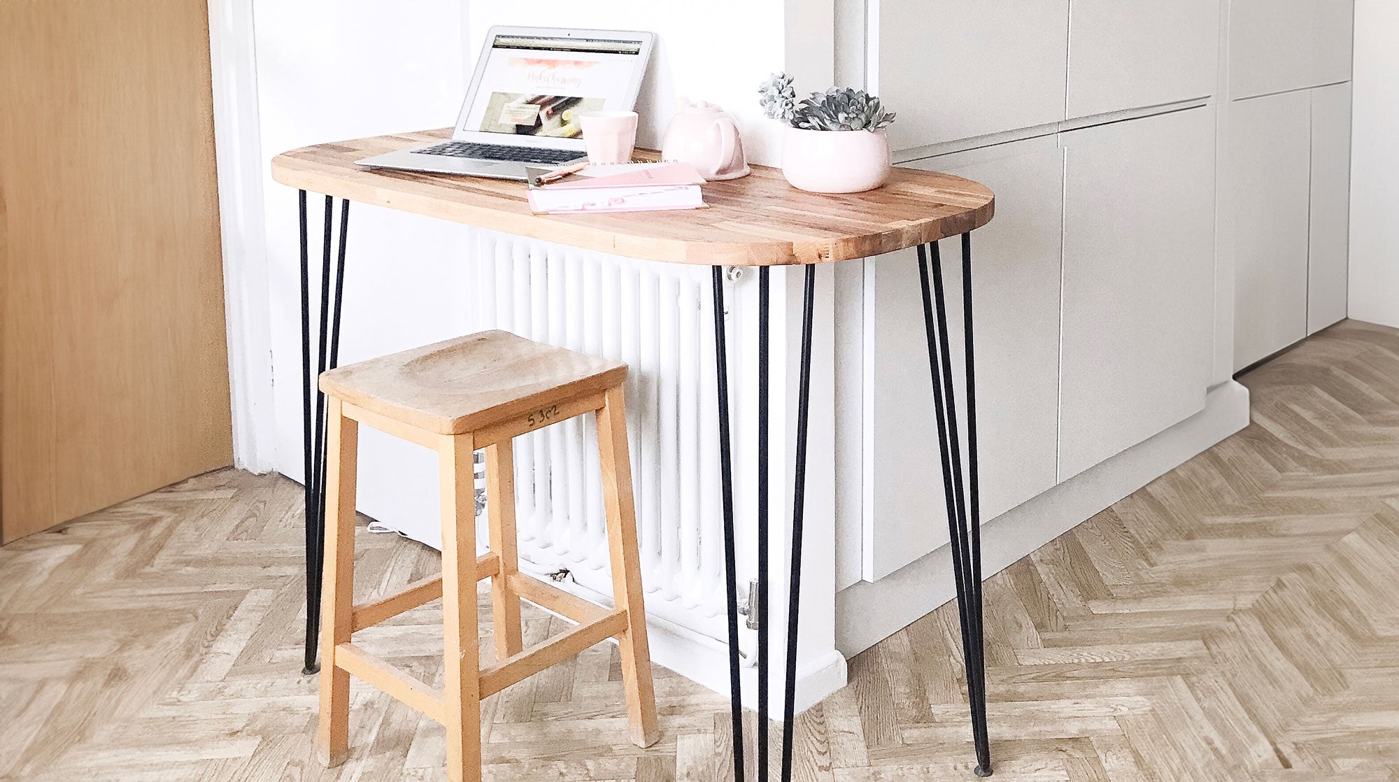 Hairpin leg on sale bar table